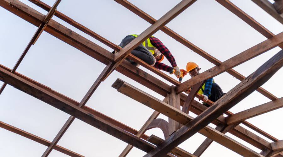 Professional gutter cleaning services in Utica, MI